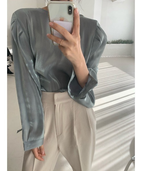 Ritzy（リッツィー）の「大人シルエット　ツヤ感ロングスリーブカットソー（Tシャツ/カットソー・レディース・ホワイト/ブラック/パープル/ブルーグレー・FREE）」の4枚目の写真