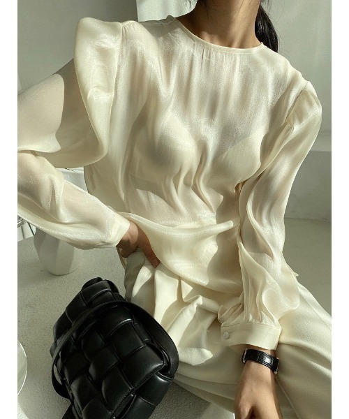 Ritzy（リッツィー）の「大人シルエット　ツヤ感ロングスリーブカットソー（Tシャツ/カットソー・レディース・ホワイト/ブラック/パープル/ブルーグレー・FREE）」の7枚目の写真
