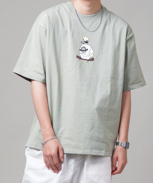 SPINNS(スピンズ)の「【ビッグサイズ】スケーターボーイイラストTシャツ(Tシャツ/カットソー・メンズ・オフホワイト/アイボリー/グリーン・M/L)」の3枚目の写真