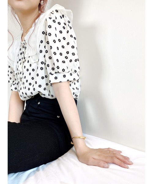 jumelle（ジュメロ）の「ダブルカラーフラワーブラウス（シャツ/ブラウス・レディース・ブラック/ホワイト・FREE）」の2枚目の写真