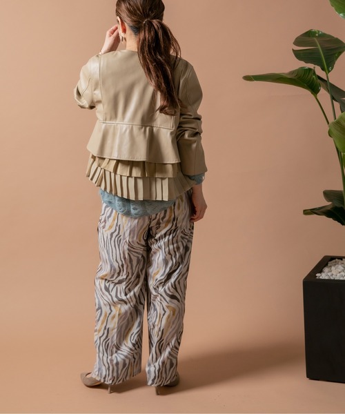 Eimee Law（エイミーロウ）の「バックフリル合成皮革ライダース