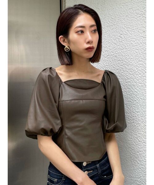 EMODA(エモダ)の「ボリュームスリーブコンパクトトップ(Tシャツ/カットソー・レディース・アイボリー/ブルー/ブラウン/ブラック・FREE)」の1枚目の写真