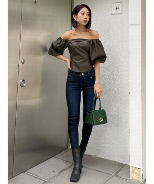 EMODA(エモダ)の「ボリュームスリーブコンパクトトップ(Tシャツ/カットソー・レディース・アイボリー/ブルー/ブラウン/ブラック・FREE)」の13枚目の写真