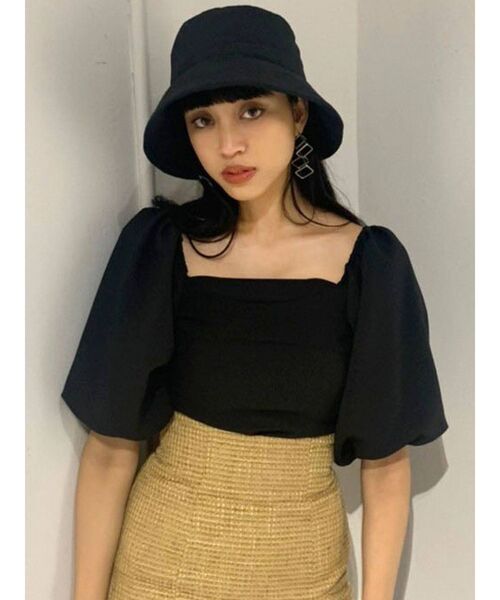 EMODA(エモダ)の「ボリュームスリーブコンパクトトップ(Tシャツ/カットソー・レディース・アイボリー/ブルー/ブラウン/ブラック・FREE)」の15枚目の写真