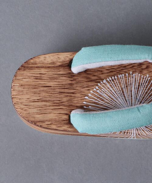 UNITED ARROWS（ユナイテッドアローズ）の「＜moika（モイカ）＞下駄 花芯▲（和装小物・レディース・ライラック/ライトブルー・23-24.5）」の3枚目の写真