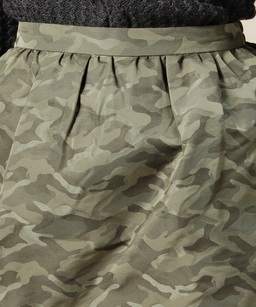 BEAUTY&YOUTH UNITED ARROWS（ビューティーアンドユースユナイテッドアローズ）の「BYSF カモフラジャカード ギャザーフレアスカート 2◆（スカート・レディース・オリーブ/ネイビー・フリー）」の5枚目の写真