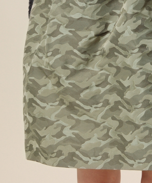 BEAUTY&YOUTH UNITED ARROWS（ビューティーアンドユースユナイテッドアローズ）の「BYSF カモフラジャカード ギャザーフレアスカート 2◆（スカート・レディース・オリーブ/ネイビー・フリー）」の6枚目の写真