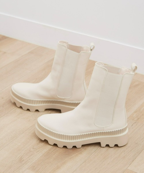 Fabby fabby（ファビィーファビィー）の「シンプルサイドゴアタンクソールコンバットショートブーツ（ブーツ・レディース・オフホワイト/ブラック・MEDIUM/LARGE/SMALL）」の16枚目の写真