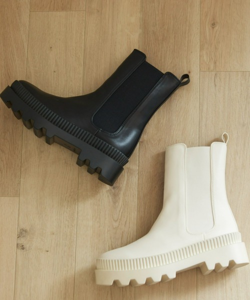 Fabby fabby（ファビィーファビィー）の「シンプルサイドゴアタンクソールコンバットショートブーツ（ブーツ・レディース・オフホワイト/ブラック・MEDIUM/LARGE/SMALL）」の6枚目の写真