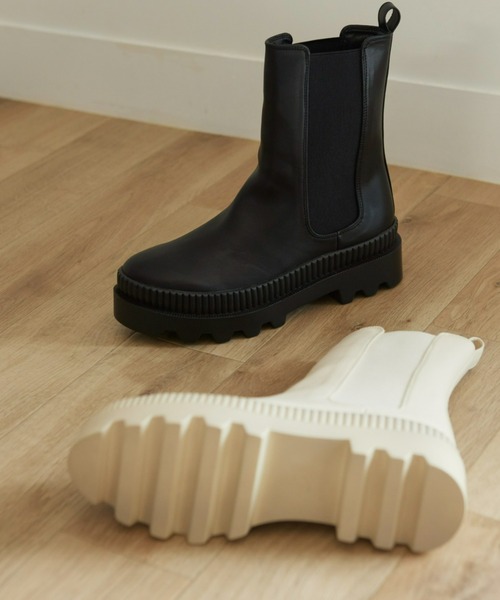 Fabby fabby（ファビィーファビィー）の「シンプルサイドゴアタンクソールコンバットショートブーツ（ブーツ・レディース・オフホワイト/ブラック・MEDIUM/LARGE/SMALL）」の7枚目の写真