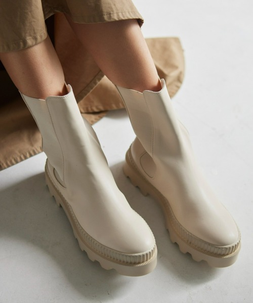 Fabby fabby（ファビィーファビィー）の「シンプルサイドゴアタンクソールコンバットショートブーツ（ブーツ・レディース・オフホワイト/ブラック・MEDIUM/LARGE/SMALL）」の8枚目の写真