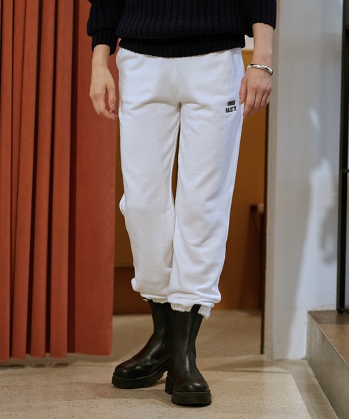 Whim Gazette（ウィムガゼット）の「【WEB限定】ロゴスウェットパンツ（スウェットパンツ・レディース・ホワイト/チャコールグレー・FREE）」の2枚目の写真