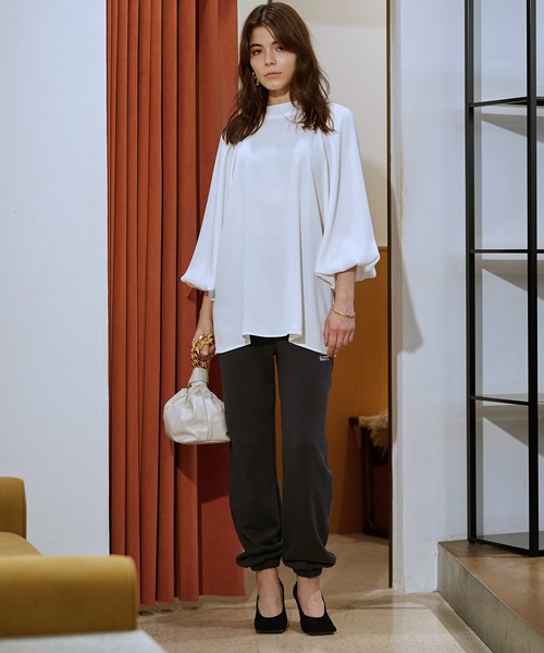 Whim Gazette（ウィムガゼット）の「【WEB限定】ロゴスウェットパンツ（スウェットパンツ・レディース・ホワイト/チャコールグレー・FREE）」の3枚目の写真