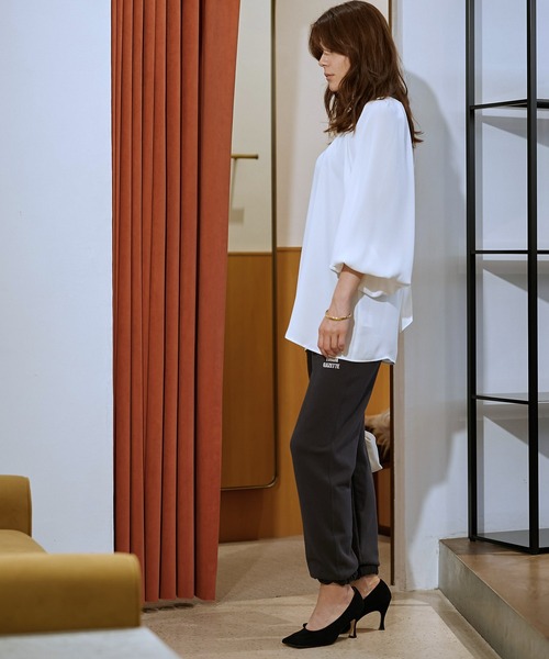 Whim Gazette（ウィムガゼット）の「【WEB限定】ロゴスウェットパンツ（スウェットパンツ・レディース・ホワイト/チャコールグレー・FREE）」の9枚目の写真