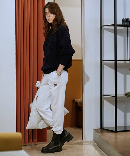 Whim Gazette（ウィムガゼット）の「【WEB限定】ロゴスウェットパンツ（スウェットパンツ・レディース・ホワイト/チャコールグレー・FREE）」の11枚目の写真