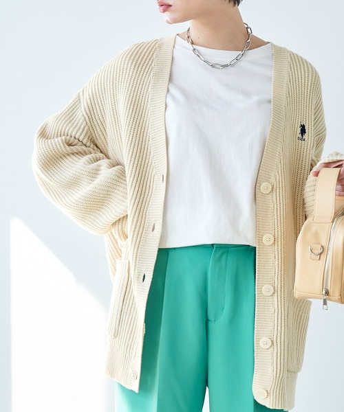 U.S. POLO ASSN.（ユーエスポロアッスン）の「U.S. POLO ASSN./ユーエスポロアッスン 別注ロゴ刺繍 オーバーサイズVネックニットカーディガン（カーディガン/ボレロ・レディース・ネイビー/アイボリー/ブラウン/グリーン/ベージュ/パープル/ブラック/グレー/ダークグレー・FREE）」の2枚目の写真