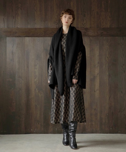 MIELI INVARIANT（ミエリインヴァリアント）の「Knit Poncho Gown（カーディガン/ボレロ・レディース・ブラック/ベージュ・FREE）」の6枚目の写真
