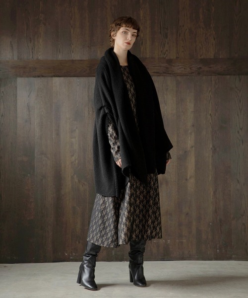MIELI INVARIANT（ミエリインヴァリアント）の「Knit Poncho Gown（カーディガン/ボレロ・レディース・ブラック/ベージュ・FREE）」の5枚目の写真