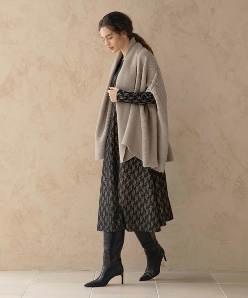 MIELI INVARIANT（ミエリインヴァリアント）の「Knit Poncho Gown（カーディガン/ボレロ・レディース・ブラック/ベージュ・FREE）」の19枚目の写真