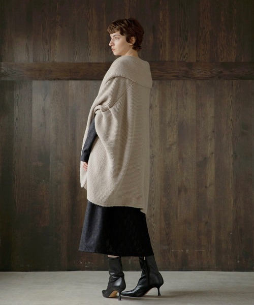 MIELI INVARIANT（ミエリインヴァリアント）の「Knit Poncho Gown（カーディガン/ボレロ・レディース・ブラック/ベージュ・FREE）」の16枚目の写真