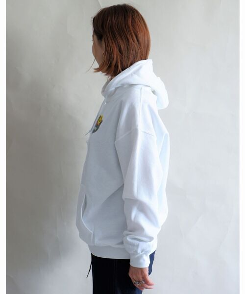 MANASTASH(マナスタッシュ)の「MANASTASH/マナスタッシュ W's SMILE EMB HOODIE ウィメンズスマイルエンブレムフーディー パーカー(パーカー・レディース・ホワイト/ブラック/ダークグリーン・MEDIUM)」の5枚目の写真