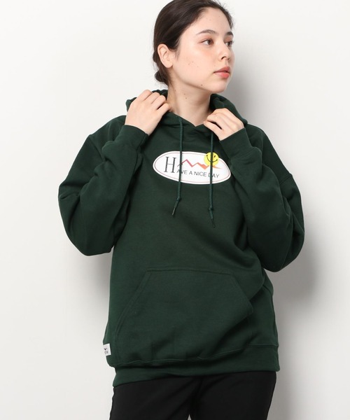 MANASTASH(マナスタッシュ)の「MANASTASH/マナスタッシュ W's SMILE EMB HOODIE ウィメンズスマイルエンブレムフーディー パーカー(パーカー・レディース・ホワイト/ブラック/ダークグリーン・MEDIUM)」の3枚目の写真