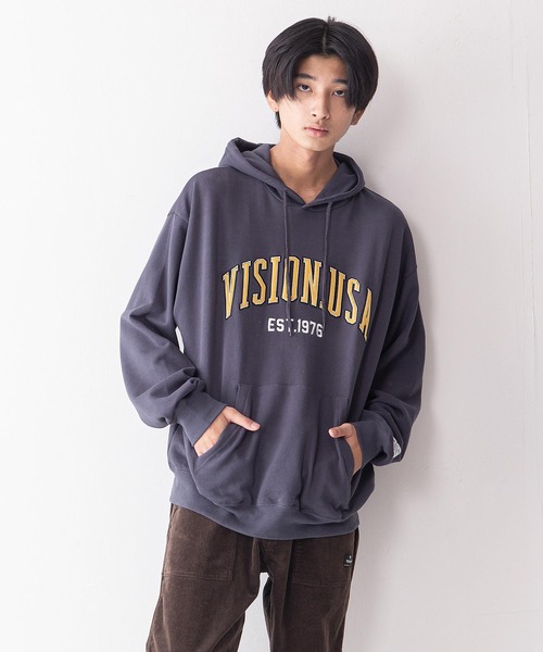 VISION STREET WEAR（ヴィジョンストリートウェア）の「【VISION STREET WEAR／ビジョンストリートウェア】ベロアワッペン裏毛フーディープルパーカー／トレーナー／コットン100％（パーカー・メンズ・チャコールグレー/パープル/グレー/アイボリー/ワイン・MEDIUM/LARGE/X-LARGE）」の2枚目の写真