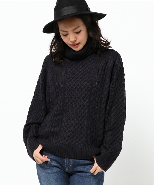 ROSE BUD（ローズバッド）の「S-LK-14218 CABLE KNIT TURTLE/N P/O（ニット/セーター・レディース・アイボリー/ネイビー・ONE SIZE）」の2枚目の写真