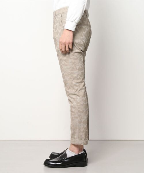 1 piu 1 uguale 3（ウノピゥウノウグァーレトレ）の「COMFY PANTS CAMO JAQUARD（スラックス・メンズ・ベージュ・Ⅲ/Ⅳ/Ⅵ/Ⅴ）」の3枚目の写真