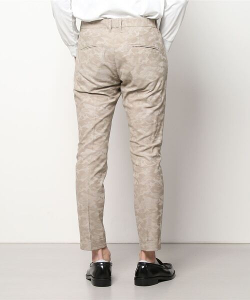 1 piu 1 uguale 3（ウノピゥウノウグァーレトレ）の「COMFY PANTS CAMO JAQUARD（スラックス・メンズ・ベージュ・Ⅲ/Ⅳ/Ⅵ/Ⅴ）」の6枚目の写真