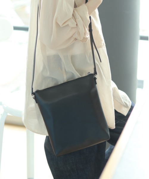 [新品未使用]  ショルダーバッグ  グレー 新品・未使用topologie スマホショルダーバッグ グレー - メルカリ