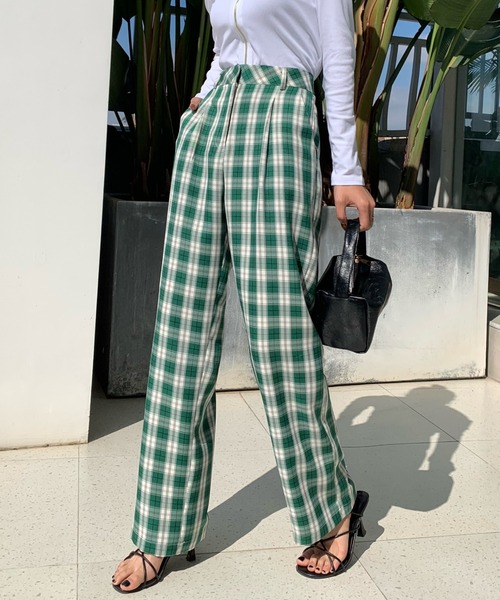 Diosfront（ディオスフロント）の「ハイウエストチェック柄セミワイドパンツ（その他パンツ・レディース・ブラック/パープル/ネイビー/グリーン・M/L/S）」の3枚目の写真