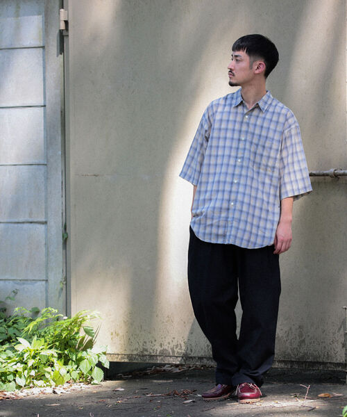 BEAMS（ビームス）の「BEAMS / シャンブレー ワイド テーパード スラックス（スラックス・メンズ・ブラック/ブラック系その他/ブルー系その他・S/M/L/XL）」の7枚目の写真