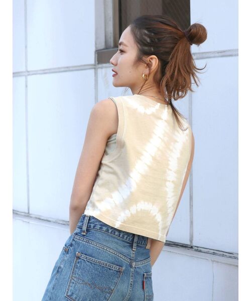 Ungrid（アングリッド）の「絞り染めショートタンクトップ（タンクトップ・レディース・ベージュ/キャメル・FREE）」の10枚目の写真