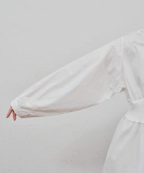 VANNIE U(ヴァニーユー)の「ウエストリブギャザーチュニック/ミニブラウス(シャツ/ブラウス・レディース・ホワイト/ブラック・FREE)」の22枚目の写真