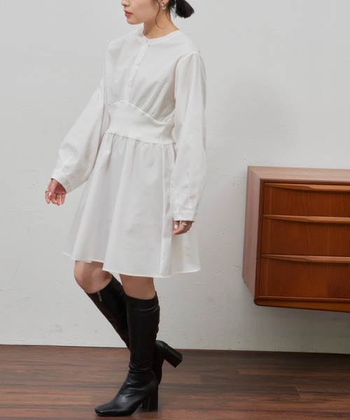 VANNIE U(ヴァニーユー)の「ウエストリブギャザーチュニック/ミニブラウス(シャツ/ブラウス・レディース・ホワイト/ブラック・FREE)」の11枚目の写真