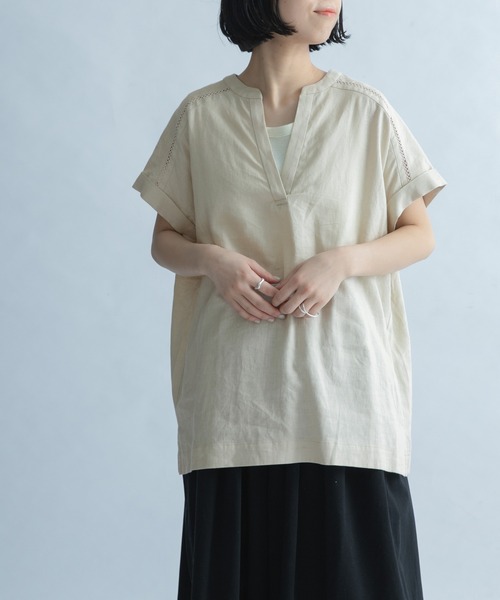 FORK&SPOON（フォークアンドスプーン）の「FORK&SPOON　フレンチロールスリーブブラウス（シャツ/ブラウス・レディース・ブラック/ベージュ・1）」の2枚目の写真