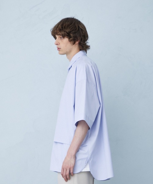 PUBLIC TOKYO（パブリックトウキョウ）の「レイヤードオーバーシャツ（シャツ/ブラウス・メンズ・ホワイト/サックスブルー・1/2）」の4枚目の写真