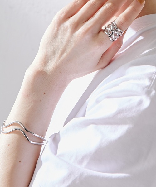 ear PAPILLONNER（イアパピヨネ）の「ダブルクロスリング（リング・レディース・シルバー/ゴールド・ONE SIZE）」の5枚目の写真