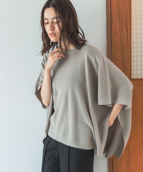 LEPSIM(レプシィム)の「14ゲージ満たされニットポンチョ 294932(ニット/セーター・レディース・ブラック/グレイッシュベージュ/ブラウン/グリーン/ボルドー・FREE)」の3枚目の写真