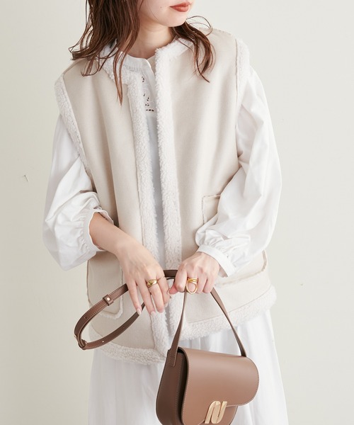 natural couture（ナチュラルクチュール）の「2022AWアイテム/秋冬には欠かせないボアアイテム リバーシブルベスト（ベスト・レディース・ブラウン/アイボリー・FREE）」の4枚目の写真