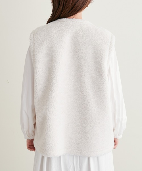 natural couture（ナチュラルクチュール）の「2022AWアイテム/秋冬には欠かせないボアアイテム リバーシブルベスト（ベスト・レディース・ブラウン/アイボリー・FREE）」の6枚目の写真