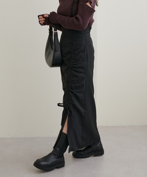 natural couture（ナチュラルクチュール）の「2022AWアイテム/トレンドライクなシルエット ドロストデザイン肩ヒモ付きスカート（スカート・レディース・ブラック/グレイッシュベージュ・SMALL/MEDIUM）」の10枚目の写真