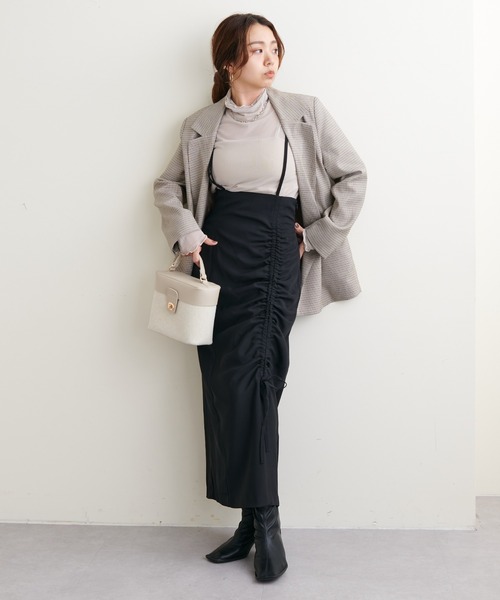 natural couture（ナチュラルクチュール）の「2022AWアイテム/トレンドライクなシルエット ドロストデザイン肩ヒモ付きスカート（スカート・レディース・ブラック/グレイッシュベージュ・SMALL/MEDIUM）」の4枚目の写真