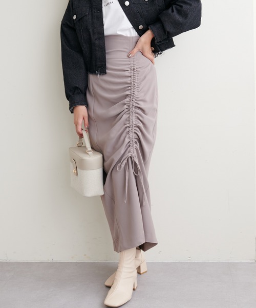 natural couture（ナチュラルクチュール）の「2022AWアイテム/トレンドライクなシルエット ドロストデザイン肩ヒモ付きスカート（スカート・レディース・ブラック/グレイッシュベージュ・SMALL/MEDIUM）」の13枚目の写真