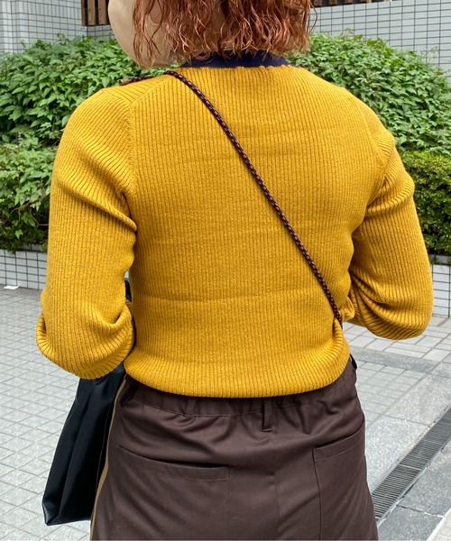CPCM（シーピーシーエム）の「袖口配色リブインナーニット（ニット/セーター・レディース・ブラック/ベージュ/グリーン/アイボリー/マスタード・フリー）」の8枚目の写真