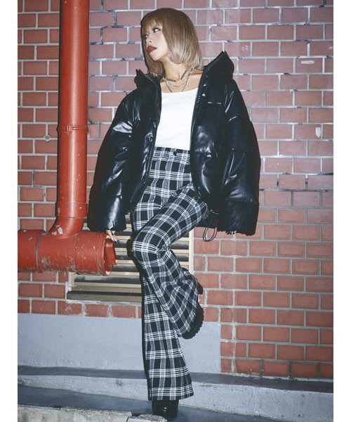 EGOIST（エゴイスト）の「フェイクレザー中綿ジャケットII（その他アウター・レディース・ブラック/アイボリー・FREE）」の4枚目の写真