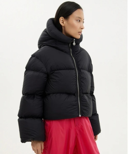 IENKI IENKI（イエンキイエンキ）の「Cropped Puffer Jacket（ダウンジャケット/コート・レディース・ピンク系その他/ブラック系その他・XS）」の4枚目の写真