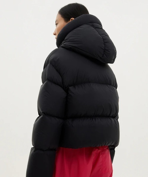 IENKI IENKI（イエンキイエンキ）の「Cropped Puffer Jacket（ダウンジャケット/コート・レディース・ピンク系その他/ブラック系その他・XS）」の5枚目の写真