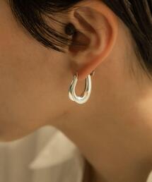 SMELLY so’ curve earring